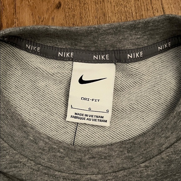 NWT Nike One Dri-FIT Crewneck Sweatshirt - Picture 6 of 9